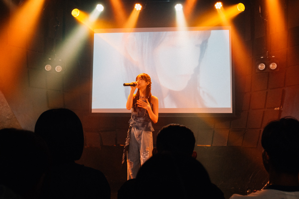 金子みゆ、アーティストとしての最初の一歩　1st Live「Step up」＜ライブレポート＞