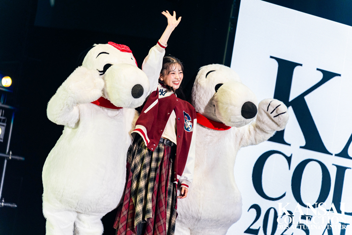坂井仁香(超ときめき♡宣伝部)、DOUBLE NAME✕SNOOPYコラボステージに愛され感なアメカジ×ガーリースクールガールのミックスコーデ衣装で登場！＜関西コレクション 2025 AUTUMN＆WINTER＞