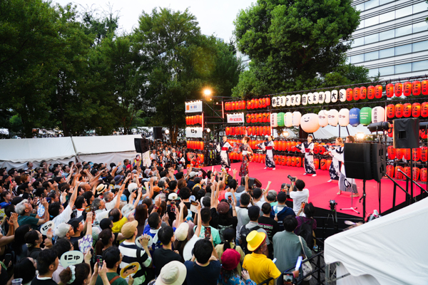 「ワッショイ！」を合言葉に、相川七瀬が中野駅前大盆踊り大会で踊れるロックの夏を演出