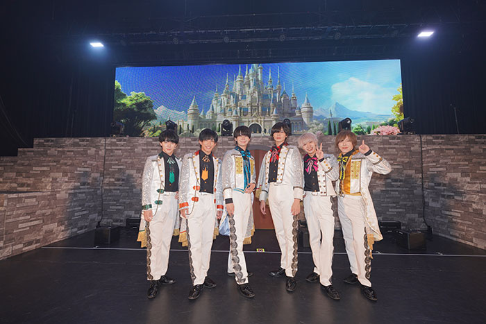 【ライブレポート】NiziIROぱれっとのかけた恋の魔法にずっとドキドキしっはなし!!!!!!　6人の王子様とお姫様の物語を展開。