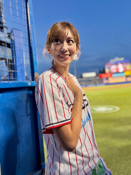 中川安奈、ナイススタイル＆フォームの始球式ショット公開