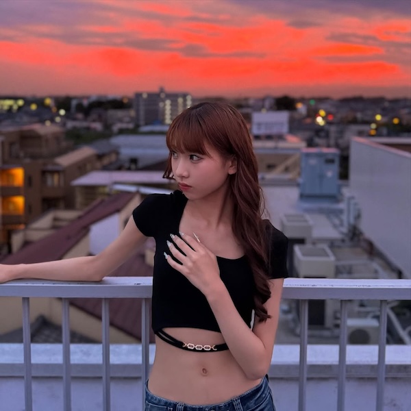 女子高生モデル・こいろん、おへそチラ見せ美スタイル披露！「相変わらずスタイル良すぎ」と絶賛の声
