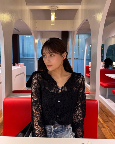 「美人すぎる」織田奈那、大人っぽレース衣装で色気あふれるカット投稿！！