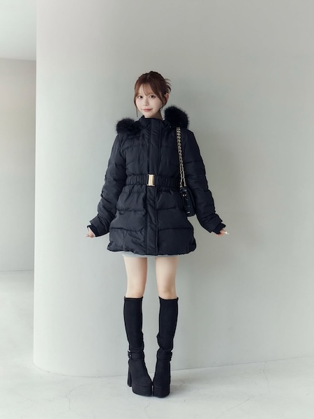 若林萌々、美デコルテ＆美脚きわだつデニムコーデでファン魅了！「ももりんめちゃくちゃ可愛すぎる」
