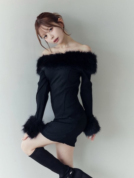 若林萌々、美デコルテ＆美脚きわだつデニムコーデでファン魅了！「ももりんめちゃくちゃ可愛すぎる」