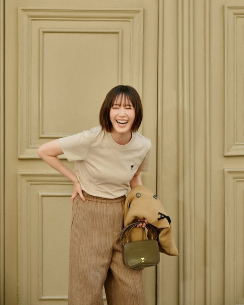 本田翼、秋を感じさせるブラウンコーデでファン魅了