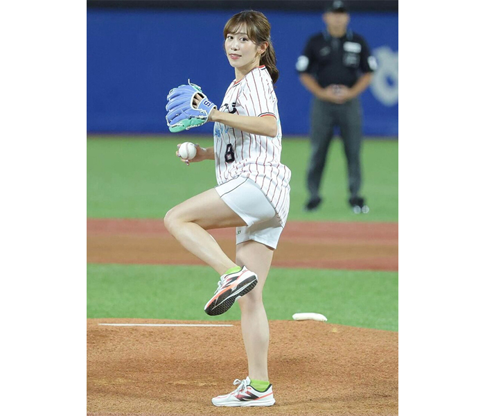 中川安奈、ナイススタイル＆フォームの始球式ショット公開