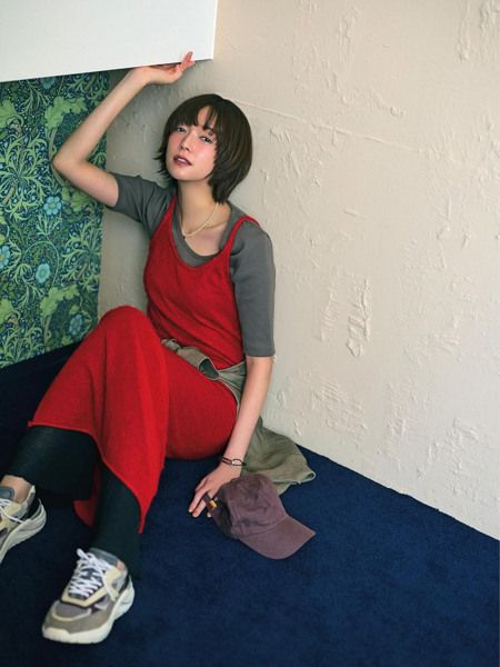 佐藤栞里、アンニュイな表情で魅せる秋の装いにファン「どストライクすぎる」の声