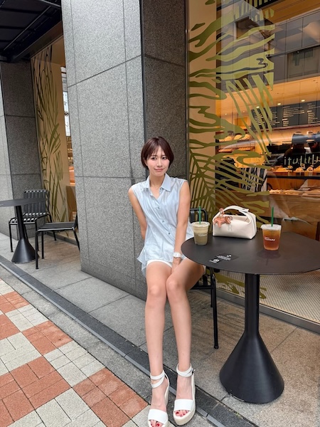 藤澤響花、ミニ丈コーデで美脚スラリ！「ママとおでかけした日」のショットを公開