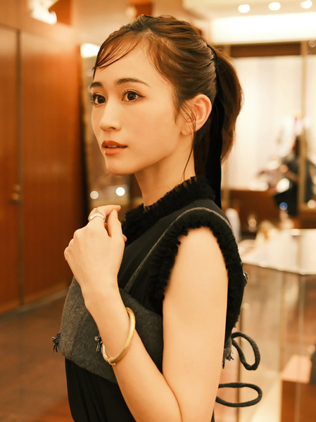 前田敦子、ビジューが可愛いセットアップコーデでファン魅了「可愛すぎなんですけど」