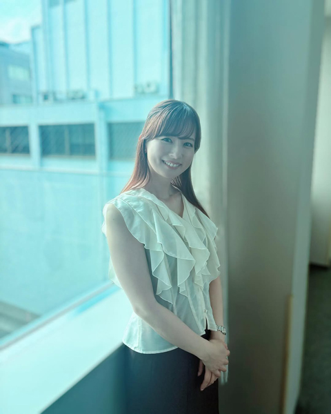 皆藤愛子、フリルがキュートな衣装でファン魅了