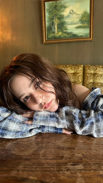 村重杏奈「こんなバラエティドリームあっていいんですか⁉︎」ついにViVi表紙へ。初のファッション誌カバーを飾る！前代未聞のお渡し会を実施！