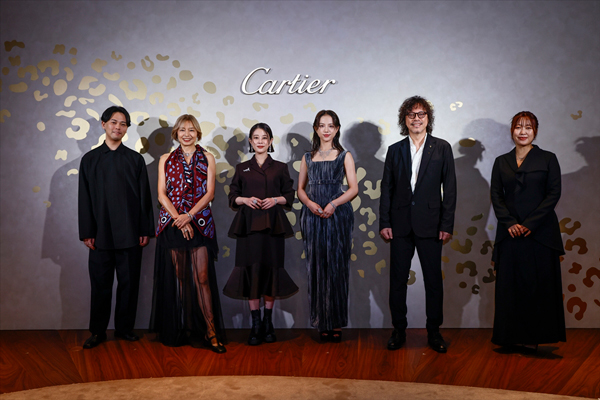 杉野遥亮、ベロアのジャケットに、リングとウォッチをピンクゴールドで揃えた姿で登場！カルティエ 銀座4丁目ブティックがオープン