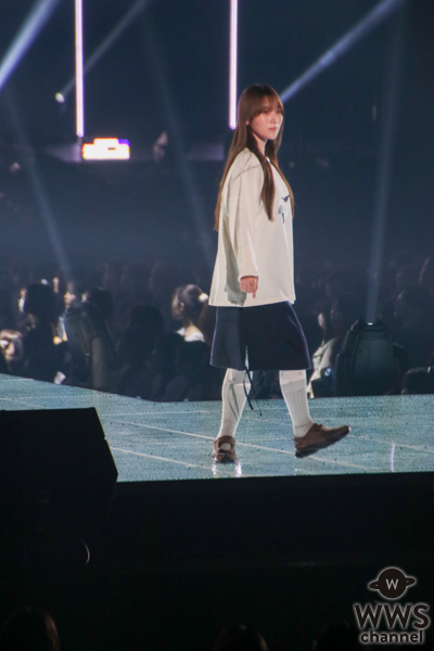 櫻坂46・守屋麗奈、可愛らしい秋コーデでファッションショーに登場！＜マイナビ TGC 2025 A/W＞