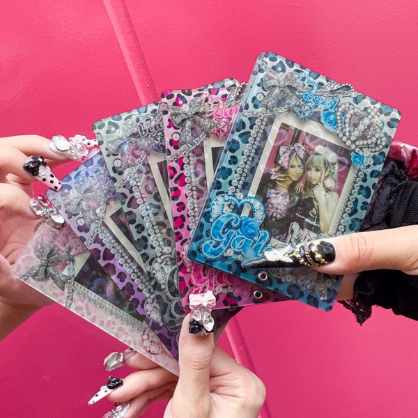 平成ギャルをイメージした爆アゲ推し活グッズが新発売！平成ギャルの代名詞「ヒョウ柄」をベースに、あの頃っぽいパーツでカチ盛り！