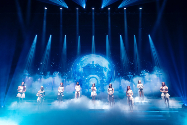 NiziU、史上最多公演数「NiziU Live With U 2025 NEW EMOTION : Face to Face」が開幕！！