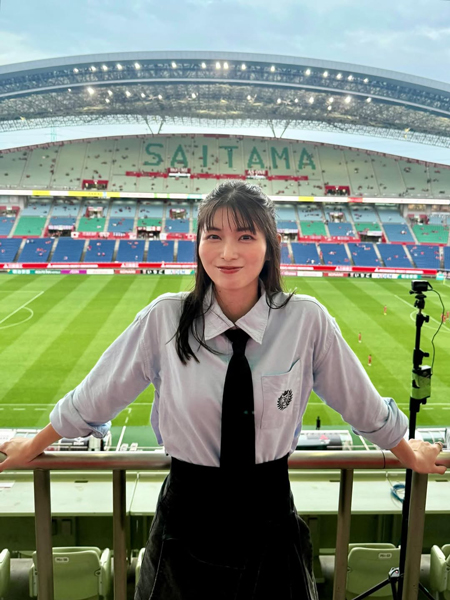 大島璃乃、ネクタイが大人かわいいミニ丈コーデ披露