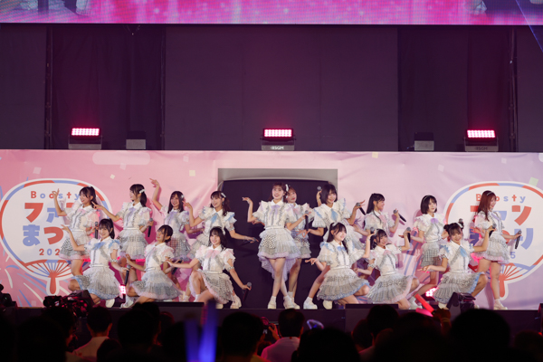HKT48、NGT48ら出演「Boosty ファンまつり 2025」開幕！