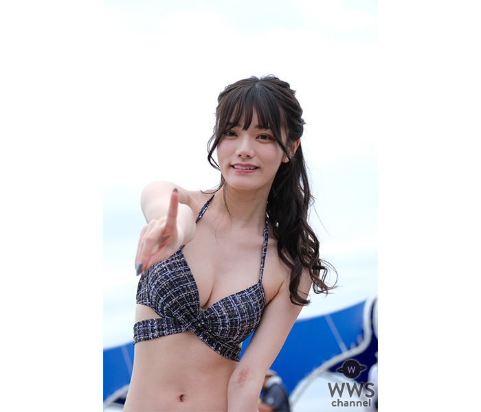 宮下玲奈、クラシカルなツイード調ビキニでしなやかなデコルテとメリハリくびれを上品に魅せる！＜TREND GIRLS撮影会2025 大磯ロングビーチ＞