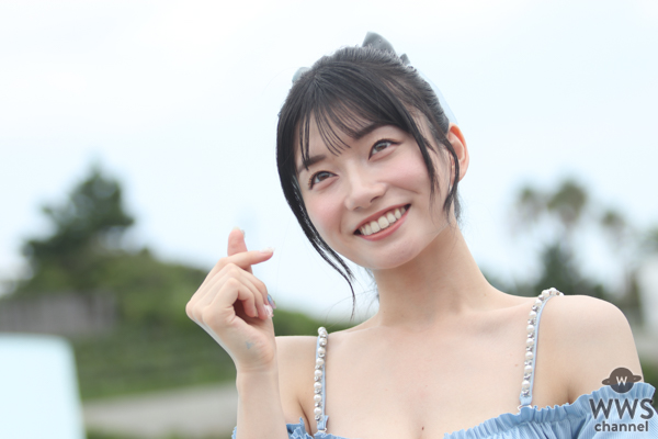 瀬戸環奈、パールを散りばめたパウダーブルーのオフショルダー型ビキニ姿で完璧プロポーション披露＜TREND GIRLS撮影会2025 大磯ロングビーチ＞