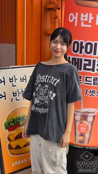 14歳現役中学生・鈴木サラさん、赤Tシャツでビビッドなコーデのラビンさん、ソウル・江南(강남)にて人気ハンバーガー店「URBAN BURGER」を訪問！「2つ3つ食べちゃうかなってぐらいおいしい」