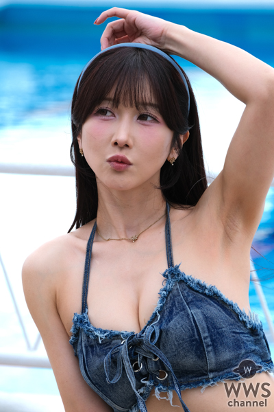 大槻ひびき、インディゴのデニム風フリンジビキニでヒップラインを強調！＜TREND GIRLS撮影会2025 大磯ロングビーチ＞