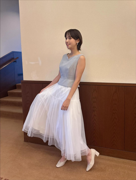鷲見玲奈、クラシカルなフェミニンコーデ公開！