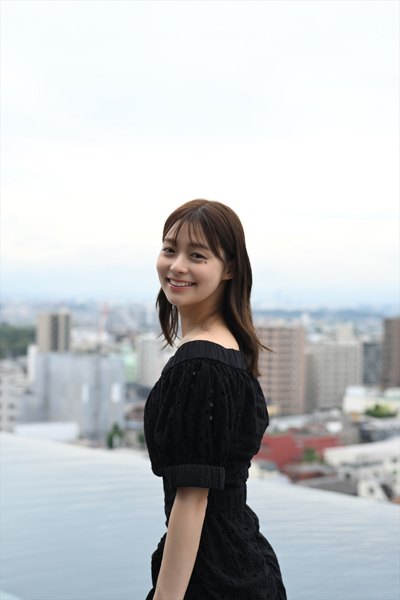 人気キャスターとして活躍中・中川絵美里が趣味のカメラで仲間を撮影する連載『そっと、切り取る』第四回目の被写体は田崎さくら！