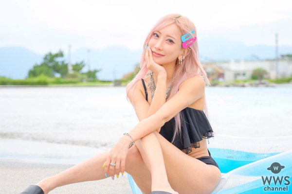 AIKA、シックなブラックのフリルビキニ姿でモードなスタイル披露＜TREND GIRLS撮影会2025 大磯ロングビーチ＞