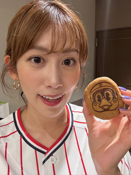 中川安奈、ナイススタイル＆フォームの始球式ショット公開