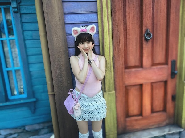 SILENT SIREN・すぅ、ディズニーシーで友人との「お揃いコーデ」に反響！「2人ともコーデめちゃ似合ってる」