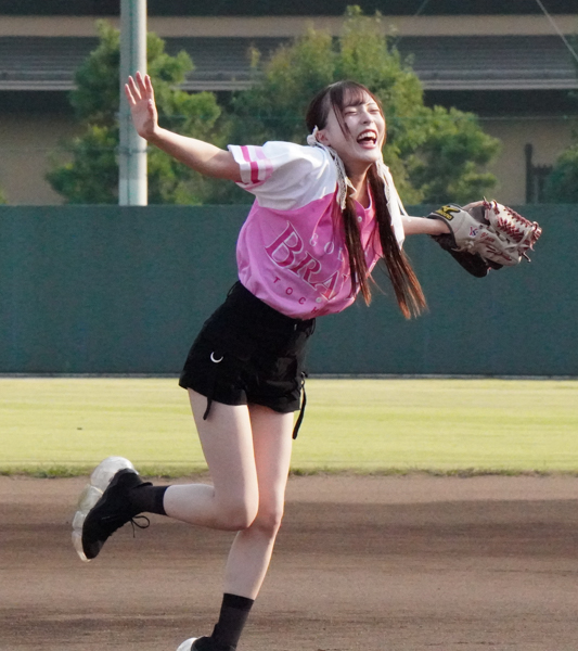 由良朱合、始球式でノーバン投球叶わずも「人生で忘れられない、特別な体験でした！」