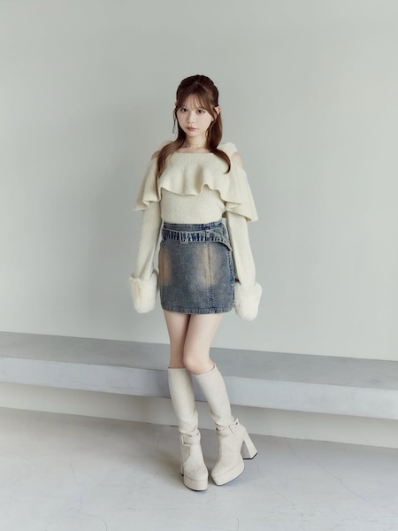 若林萌々、美デコルテ＆美脚きわだつデニムコーデでファン魅了！「ももりんめちゃくちゃ可愛すぎる」