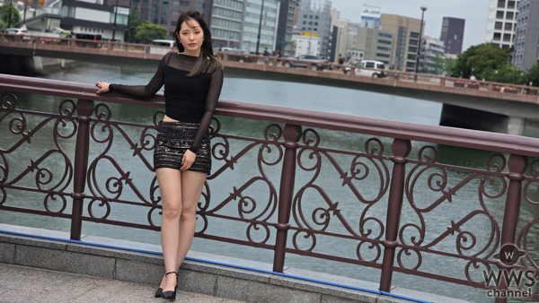 30歳を迎えたモデル・瑠璃奈、クールなブラックミニ丈コーデで美脚アピール！「糸島で食べた塩プリンが絶品でした」