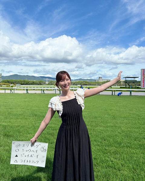 皆藤愛子、フェミニンなワンピースを着こなす可愛すぎる姿にファン悶絶