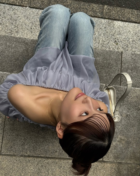 織田奈那、美デコルテあらわなオフショル衣装でファン魅了