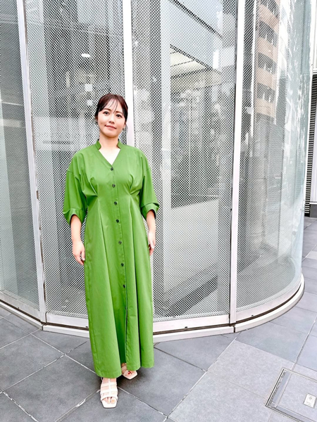 磯山さやか、爽やかグリーン衣装でラーメンとショット！「可愛くて癒されます」