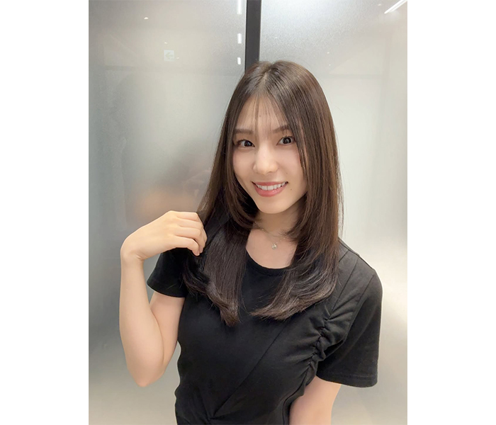 相楽伊織、シンプル衣装で魅せる美貌にファン「めっちゃ素敵、見惚れちゃいます」