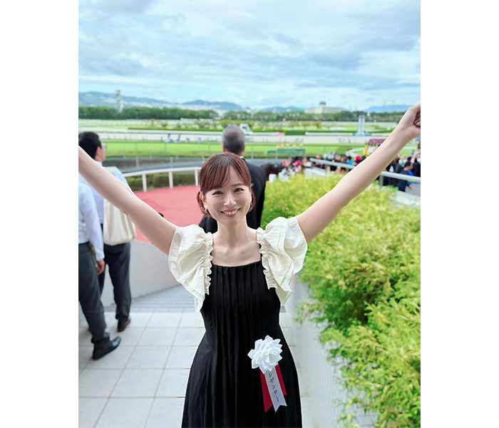 皆藤愛子、フェミニンなワンピースを着こなす可愛すぎる姿にファン悶絶