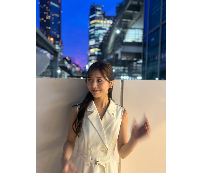 今井美桜、清楚なロング丈トレンチワンピ姿に反響「ヤバ可愛い〜」