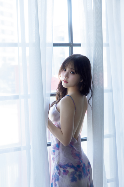 稲場愛香の最新写真集、愛する香りたちを纏って。2年ぶり、4冊目の写真集発売！