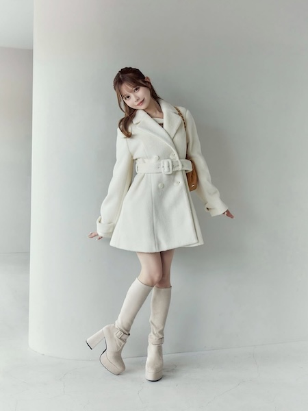 若林萌々、美デコルテ＆美脚きわだつデニムコーデでファン魅了！「ももりんめちゃくちゃ可愛すぎる」