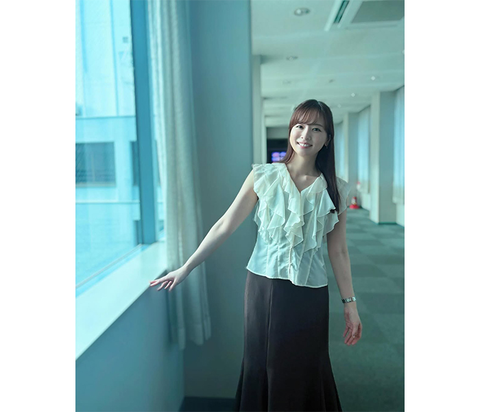 皆藤愛子、フリルがキュートな衣装でファン魅了