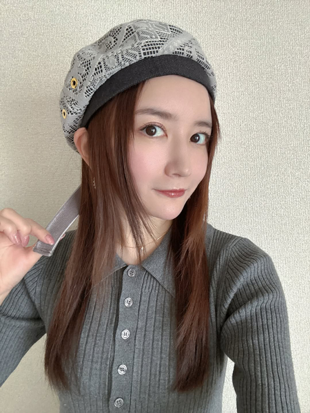 清水楓、秋らしいベレー帽スタイルでファン魅了！