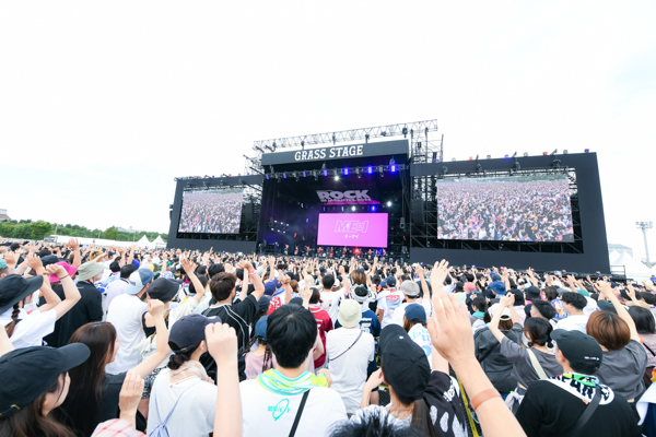 ME:I、フェスならではのメドレーやファン待望の新曲披露！初の全編生バンドで魅せる圧巻のステージ