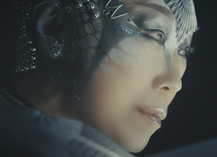 松任谷由実11月18日発売の40thオリジナル アルバム「Wormhole / Yumi AraI」リード曲「DARK MOON」MUSIC VIDEOティザー映像＆アルバム ビジュアル公開！