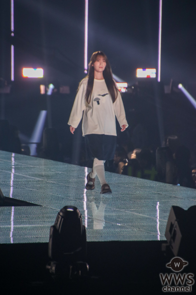 櫻坂46・守屋麗奈、可愛らしい秋コーデでファッションショーに登場！＜マイナビ TGC 2025 A/W＞