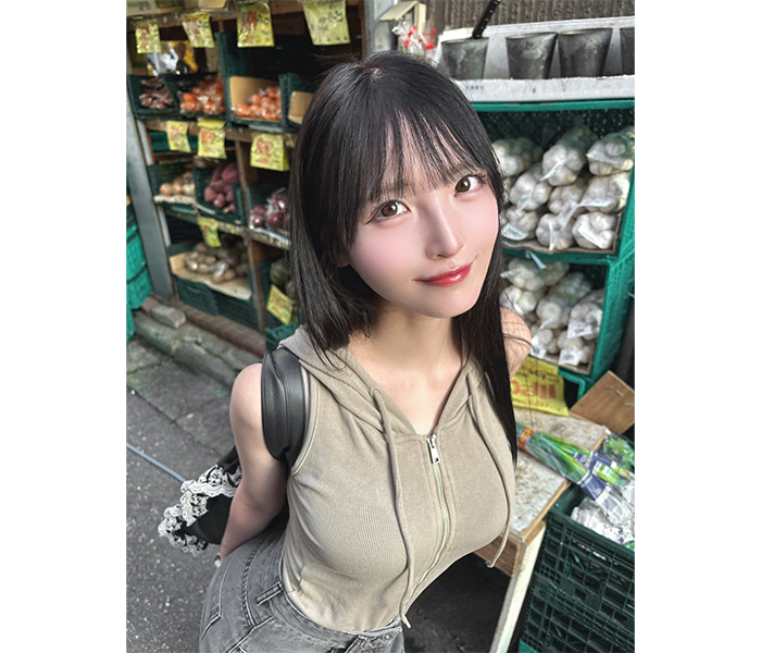 由良ゆら「髪の毛なんにもしてない」曲線美あらわなパーカースタイルでファン魅了！！