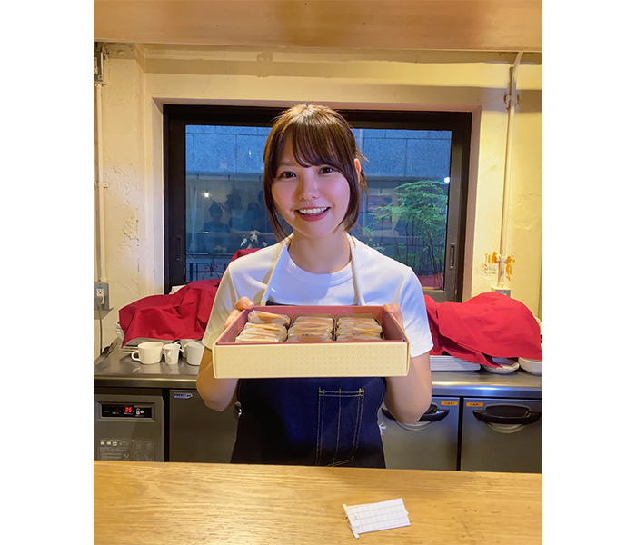 本郷柚巴、可愛すぎるエプロン姿でファン魅了！！