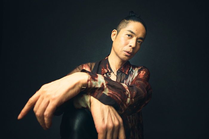 久保田利伸「1, 2, Play」「Left & Right」ジャケ写が解禁！！